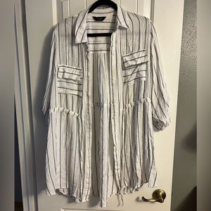 Button and Tie loose fit blouse.